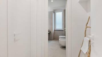 Dusche, Bidet, Toilettenpapier