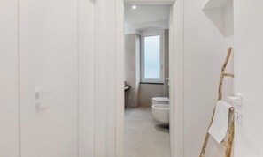 Dusche, Bidet, Toilettenpapier