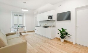 Interior - Welcome to Le Dimore dei Fiori,your corner of paradise in the heart of La Spezia with our renovated apartments, designed to offer you a stay in comfort and style.Each apartment is tastefully furnished, combining modern and functional elements to make you (La Spezia)