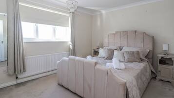 Cottage | 3 bedrooms, individually decorated, individually furnished, free WiFi