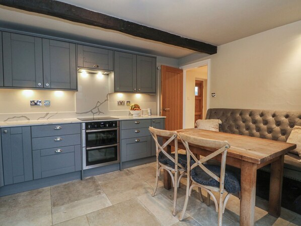 Cookware/dishes/utensils