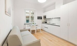 Interior - Welcome to Le Dimore dei Fiori,your corner of paradise in the heart of La Spezia with our renovated apartments, designed to offer you a stay in comfort and style.Each apartment is tastefully furnished, combining modern and functional elements to make you (La Spezia)