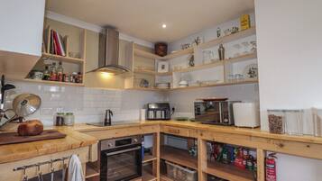 Dishwasher, cookware/dishes/utensils