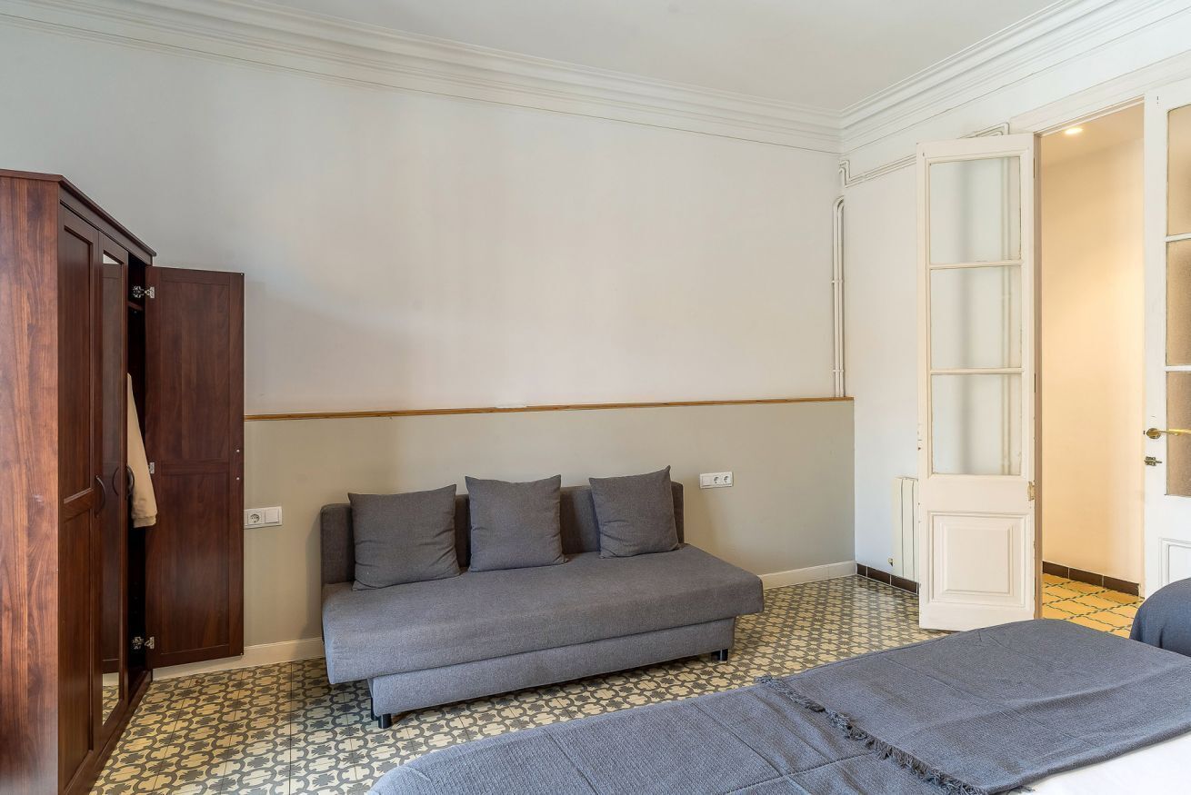 Iron/ironing board, travel cot