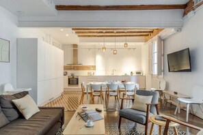 Living area - Modern 6-Bedrooms Flat / Plaza Cataluña, Ramblas (08007 Barcelona)