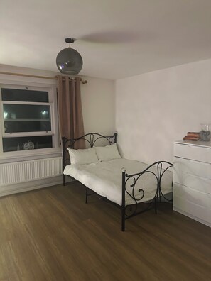 WiFi, bed sheets - Spacious studio flat in London (London)