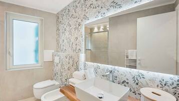 Dusche, Bidet, Toilettenpapier