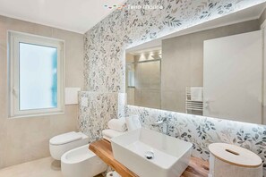 Dusche, Bidet, Toilettenpapier