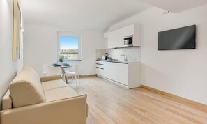 Living area - Welcome to Le Dimore dei Fiori,your corner of paradise in the heart of La Spezia with our renovated apartments, designed to offer you a stay in comfort and style.Each apartment is tastefully furnished, combining modern and functional elements to make you (LA SPEZIA)