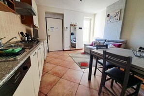 Fridge, microwave, oven, stovetop - In the Streets of the City Centre (Como Art Apartment) (Como)