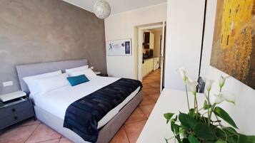 Iron/ironing board, free WiFi, bed sheets