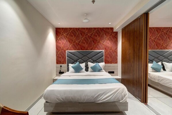 Family Quadruple Room | Free WiFi - Hotel Shrimad Villa Gandhinagar (Gandhinagar)