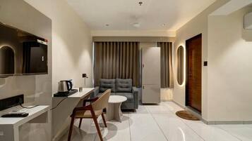 Suite, Garden View | Interior