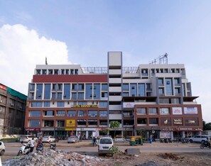 Exterior - Hotel Shrimad Villa Gandhinagar (Gandhinagar)