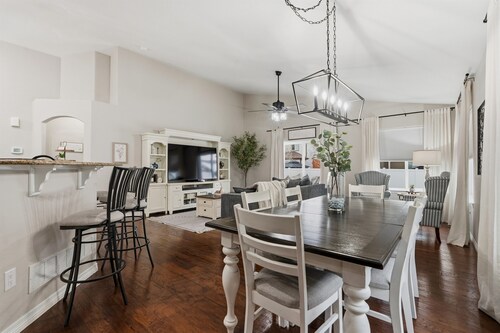 Suburbia is Calling at Suburban Comfort Retreat!