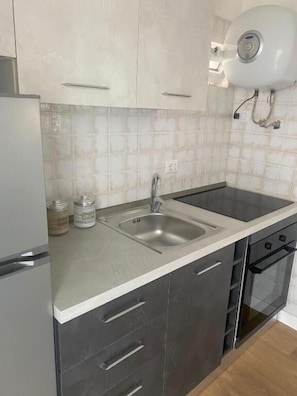 Elektrikli su ısıtıcısı, ekmek kızartma makinesi 