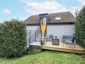 Exterior - Golden Valley View (Stroud)