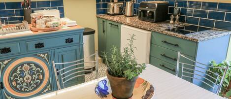 Batterie de cuisine, vaisselle et ustensiles