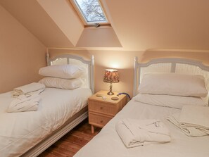 1 bedroom, individually decorated, individually furnished, free WiFi - Golden Valley View (Stroud)