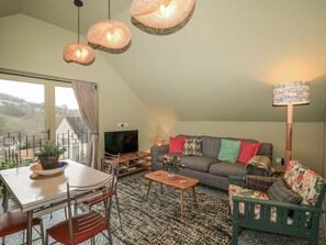 Living area - Golden Valley View (Stroud)