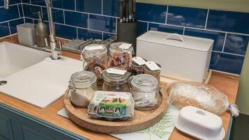 Cookware/dishes/utensils