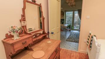 1 bedroom, individually decorated, individually furnished, free WiFi