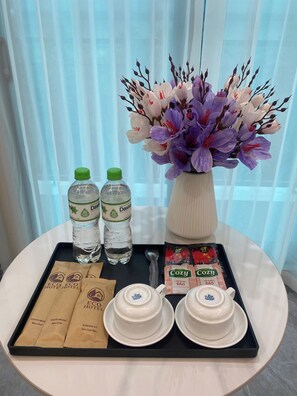 Minibar, laptop workspace, free WiFi, bed sheets - Eco Hotel Hanoi (Hanoi)