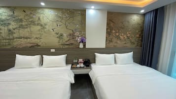 Habitación familiar doble | Minibar, espacio para trabajar con un portátil, wifi gratis