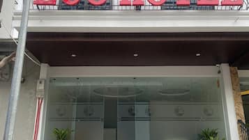 Vista frontal de la propiedad