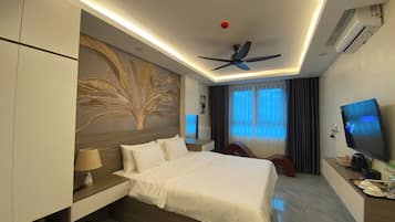 Habitación doble Deluxe | Minibar, espacio para trabajar con laptop, wifi gratis y ropa de cama