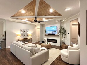 TV, fireplace