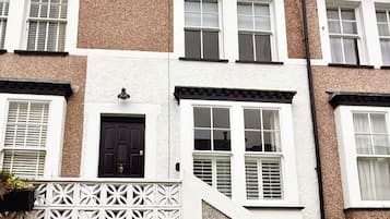 Cottage | Exterior detail