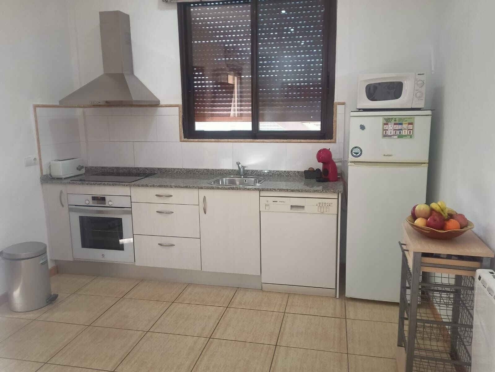 冰箱、微波炉、烤箱、炉灶