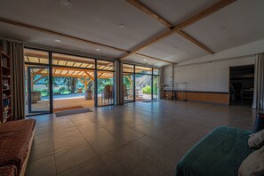 Interior - Domaine des Ayasses, a little corner of paradise in the Drôme countryside (swimming pool) (Vaunaveys-la-Rochette)