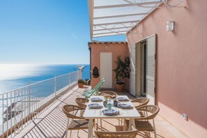 Outdoor dining - Casa Monti Positano (Montepertuso)