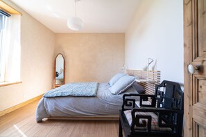 4 chambres, fer et planche à repasser, lit parapluie, Wi-Fi gratuit