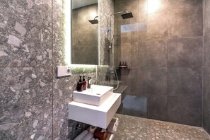 Villa - 2 sovrum - privat pool | Badrum | Dusch, gratis toalettartiklar, hårtork och badrock