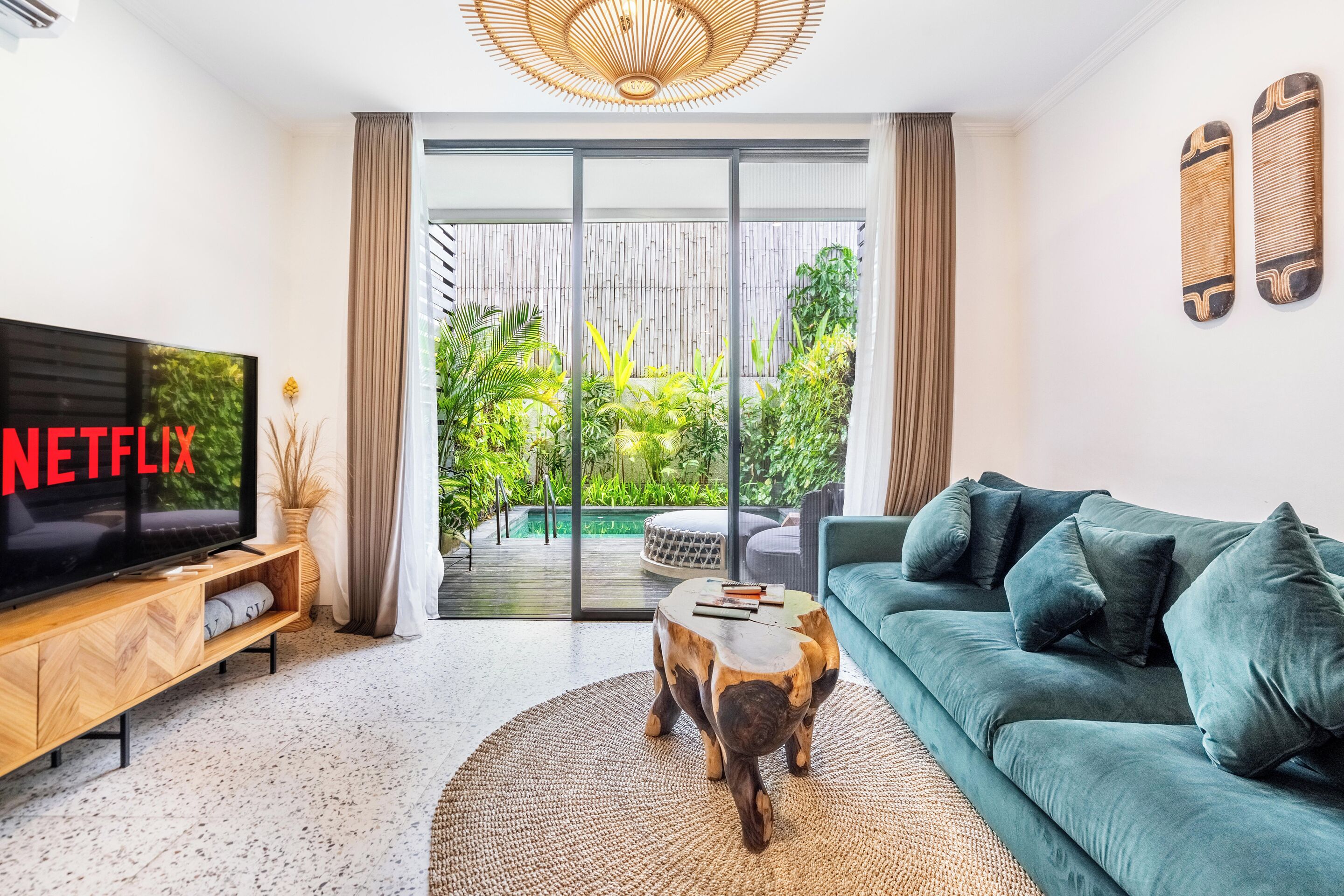 Smart TV 43 pulgadas con canales de televisión por cable, Netflix