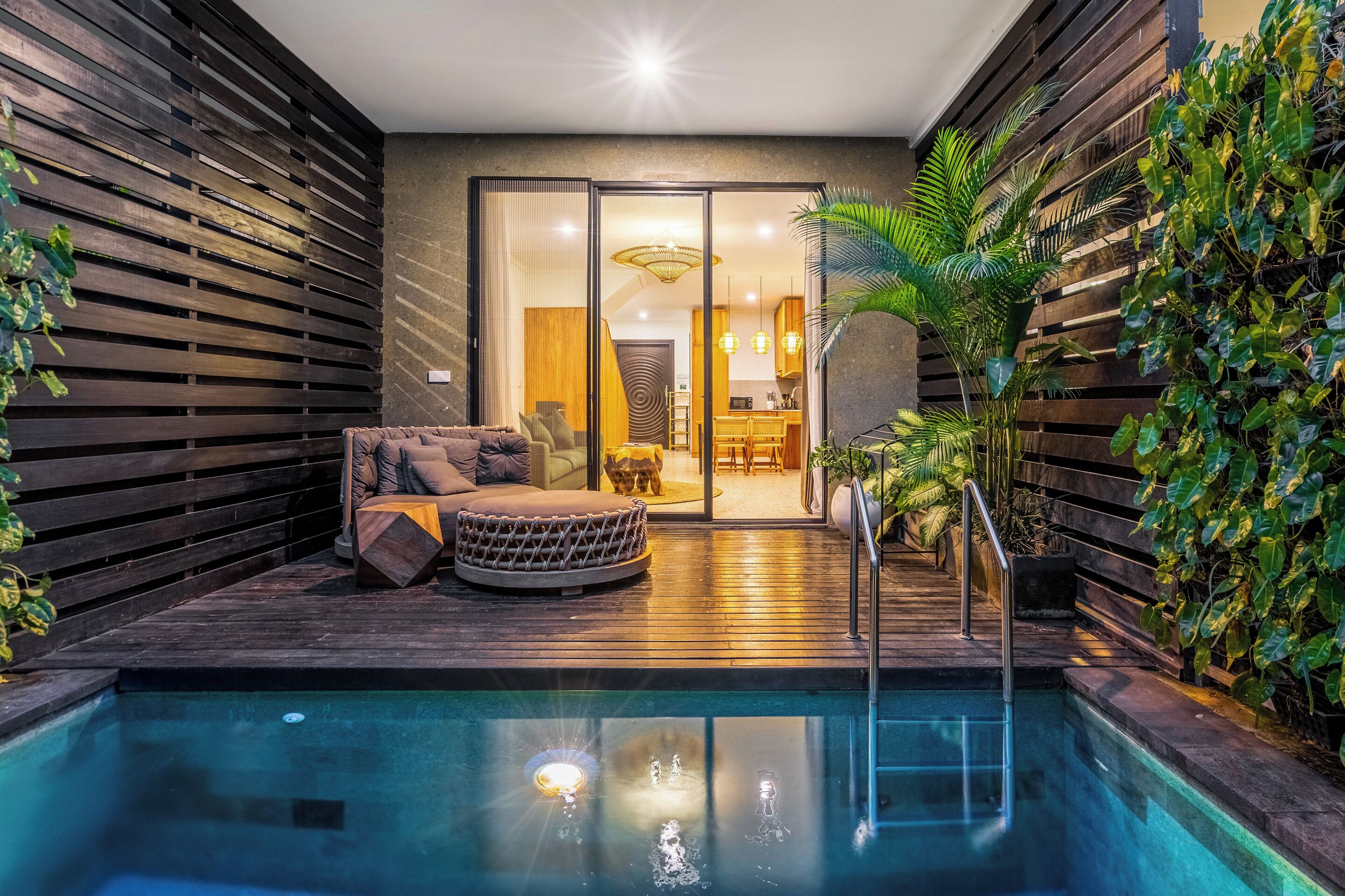 Fachada de la propiedad por la tarde o noche