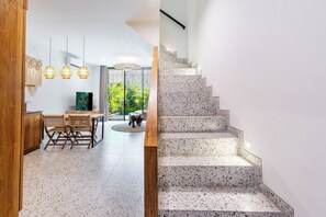 Smart TV 43 pulgadas con canales de televisión por cable, Netflix