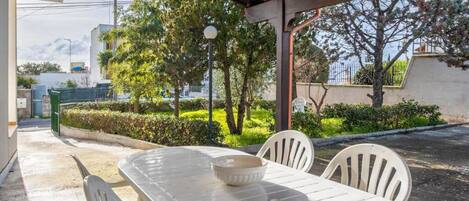 Villa, Gartenblick | Speisen im Freien