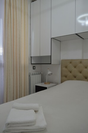 1 bedroom, iron/ironing board, free WiFi, bed sheets - Wonderful 1-bedroom apartment with AC in vibrant Batumi (Batumi)