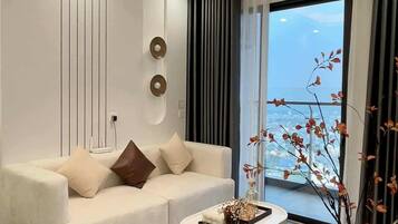 Executive Apartment, 2 Bedrooms, 2 Bathrooms, City View | Living area