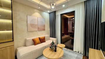 Gallery Apartment, Balcony, City View | Living area