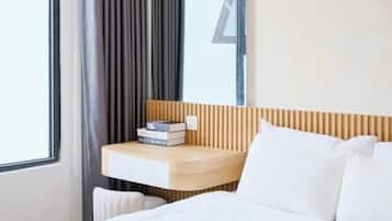 Apartamento real, 2 quartos, 2 banheiros, vista para a cidade | Escrivaninha, cortinas blackout, quartos à prova de som