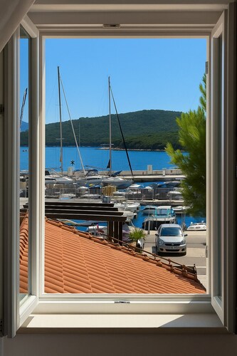 Cozy 1-bedroom apartment in quaint Korčula with AC