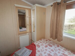 2 bedrooms, individually decorated, individually furnished, free WiFi - Rhosgranog Caravan (Haverfordwest)