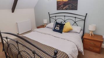 2 Schlafzimmer, individuell dekoriert, individuell eingerichtet