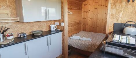 Cookware/dishes/utensils