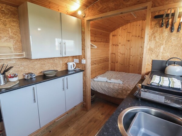 Cookware/dishes/utensils - Rhosgranog Shepherds Hut (Haverfordwest)